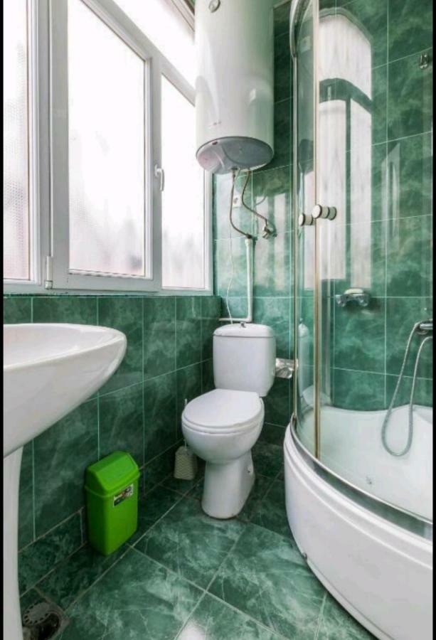 Enjoy The Hostel Batumi Exterior photo