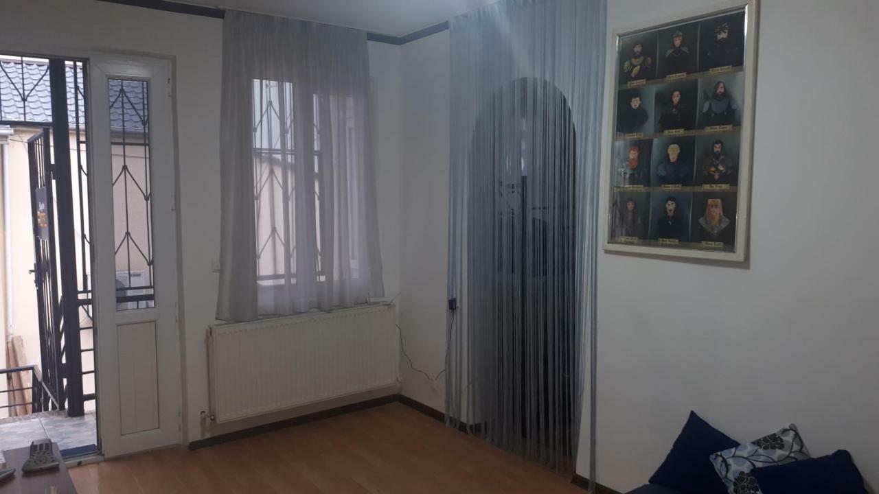 Enjoy The Hostel Batumi Exterior photo